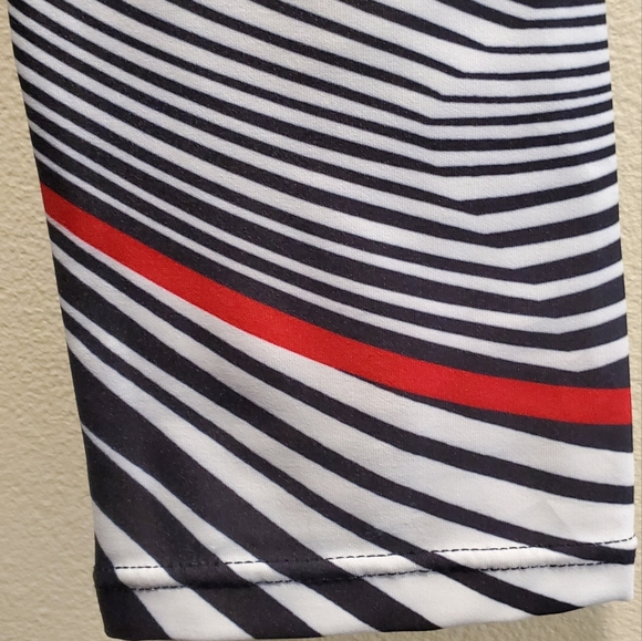 Black and White Abstract Pattern Active Leggings in size Medium - Picture 7 of 8